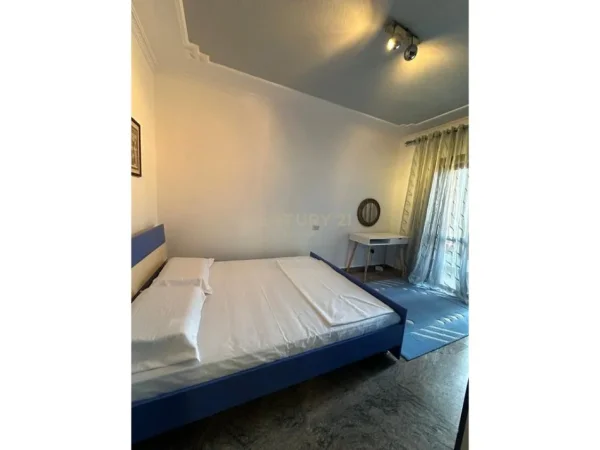 Tirane, jepet me qera apartament 2+1 Kati 6, 130 m² 900 € (QENDER)