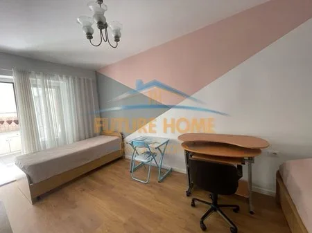 Tirane, jepet me qera 3+1 Kati 4, 93 m² 550 € 