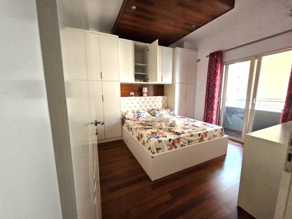 JEPET APARTAMENT 2+1 ME QERA NE QENDER TE TIRANES Kati 4, 73 m² 600 EURO