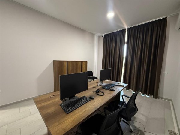 Tirane, jepet me qera apartament 1+1 Kati 2, 75 m² 500 € (PRANE SQUARE 21)