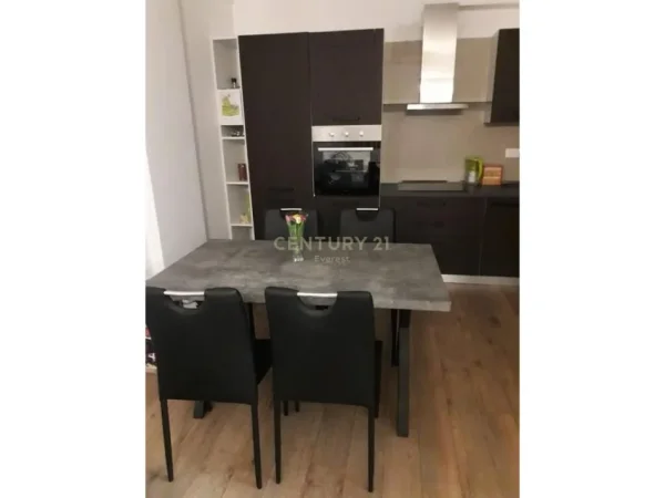 Tirane, jepet me qera apartament 1+1 Kati 5, 70 m² 1.000 € (FOLEJA E GJELBER)