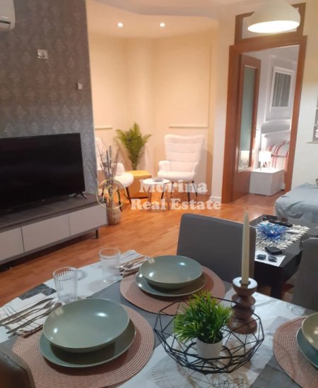Tirane, jepet me qera apartament 1+1 Kati 3, 70 m² 620 € (Blloku)