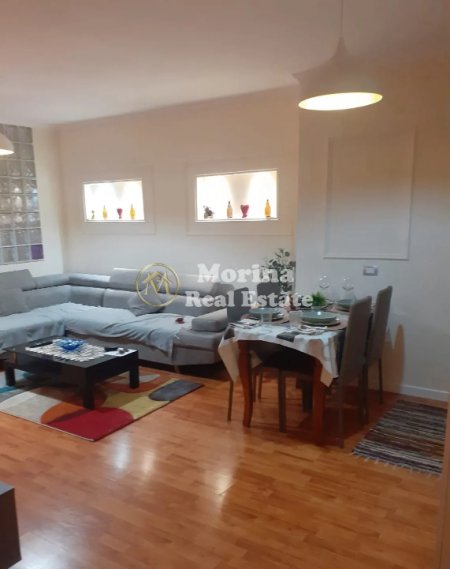 Tirane, jepet me qera apartament 1+1 Kati 3, 70 m² 620 € (Blloku)