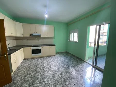 Tirane, shitet apartament 3+1+Ballkon Kati 3, 122 m² 248.000 € (Komuna e Parisit)