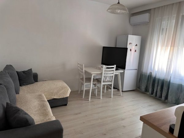 Tirane, jepet me qera apartament 2+1 , (21 Dhjetori)