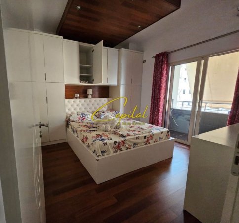 Tirane, jepet me qera apartament 2+1 Kati 3, 72 m² 600 € (ISH STACIONI TRENIT)