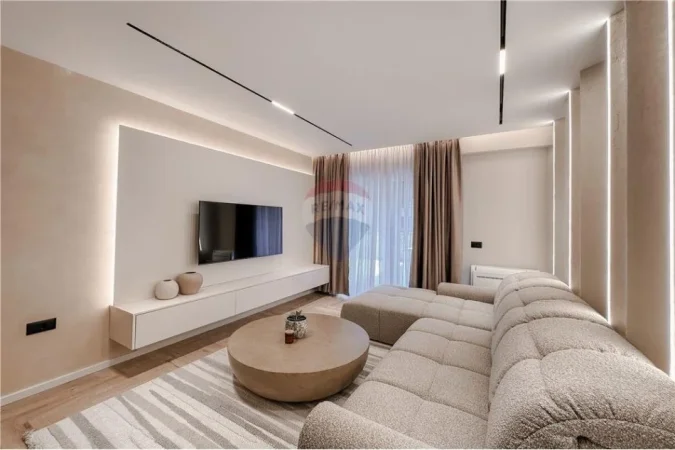 Tirane, shitet apartament 1+1+Ballkon , 