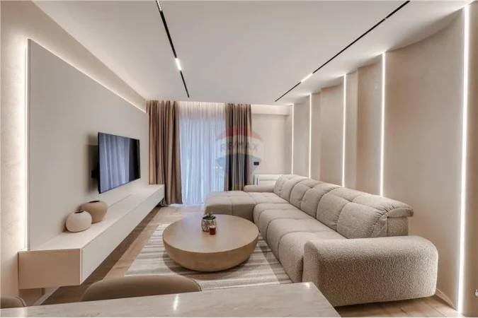 Tirane, shitet apartament 1+1+Ballkon , 