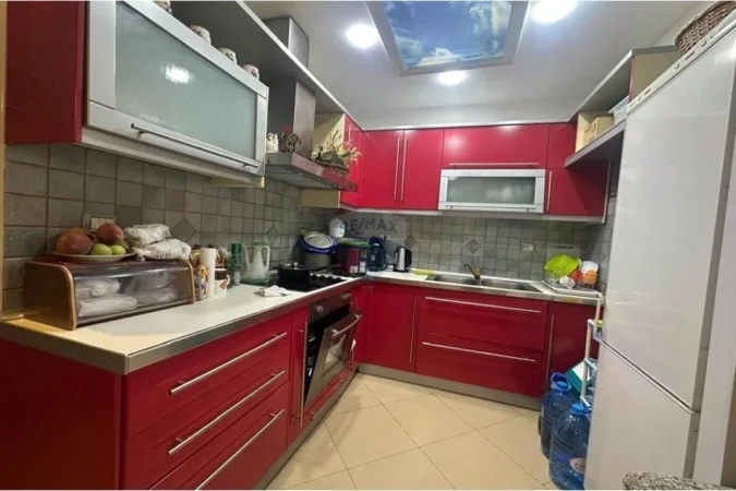 Tirane, jepet me qera apartament 2+1+Ballkon Kati 4, 100 m² 400 € (Rruga e thesarit)
