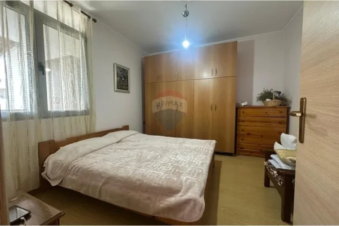 Tirane, jepet me qera apartament 2+1+Ballkon Kati 4, 100 m² 400 € (Rruga e thesarit)