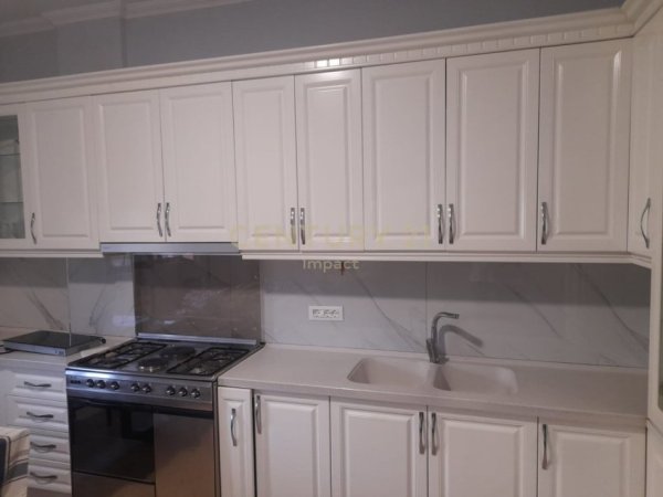 Tirane, jepet me qera Vile 5+1 Kati 3, 900 m² 1.700 € (Periferi TEG)