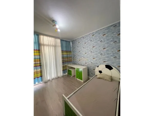 Tirane, jepet me qera apartament 2+1 Kati 7, 110 m² 700 € (KOMPLEKSI KIKA 1)