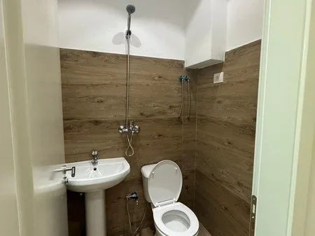 Tirane, jepet me qera ambjent biznesi Kati 0, 54 m² 650 € (Myslym Shyri)