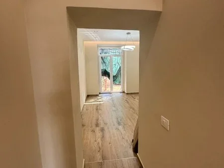 Tirane, jepet me qera ambjent biznesi Kati 0, 54 m² 650 € (Myslym Shyri)