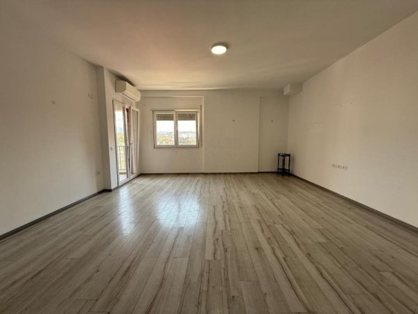 Tirane, shitet apartament 3+1 Kati 6, 131 m² 235.000 € 