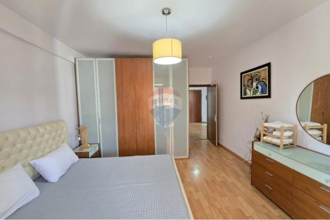 Tirane, jepet me qera apartament 2+1+Ballkon , 111 m² 800 € 
