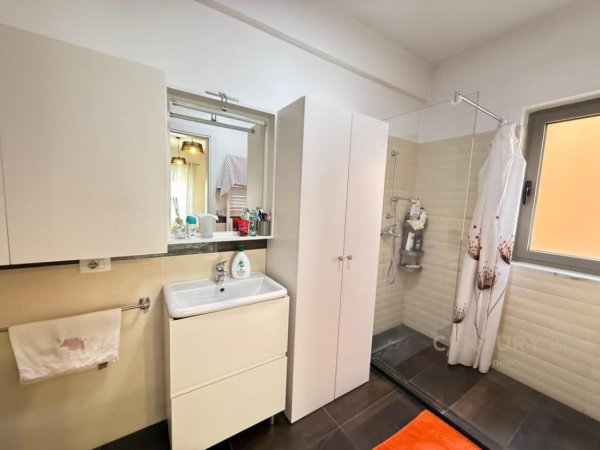 Tirane, jepet me qera apartament 2+1 Kati 5, 132 m² 1.300 € (Kompleksi Delijorgji)