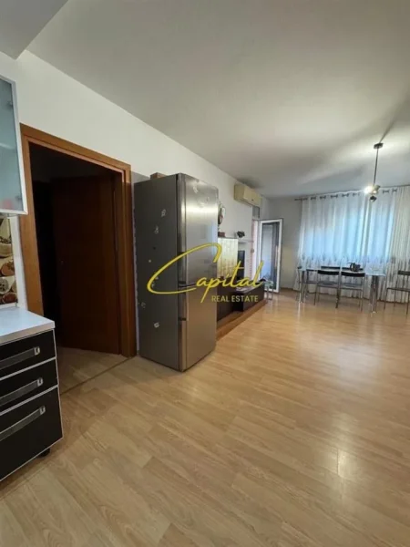 Tirane, jepet me qera apartament 2+1 Kati 3, 105 m² 600 € (KODRA E DIELLIT)
