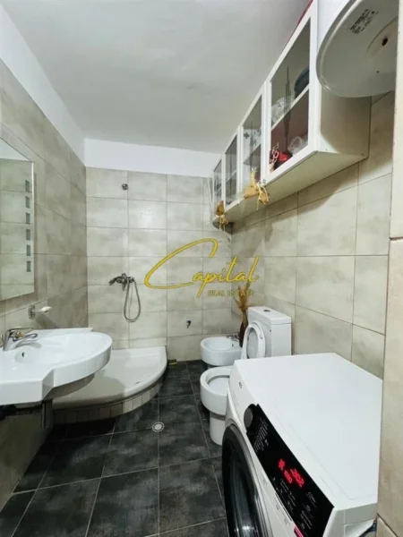 Tirane, jepet me qera apartament 2+1 Kati 3, 105 m² 600 € (KODRA E DIELLIT)