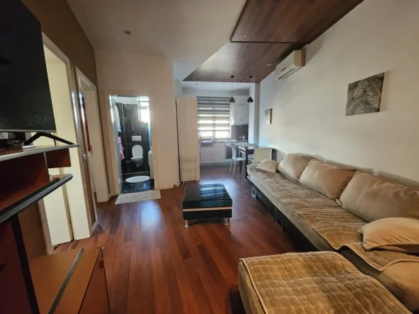 Tirane, jepet me qera apartament 2+1+Ballkon Kati 4, 73 m² 600 € 
