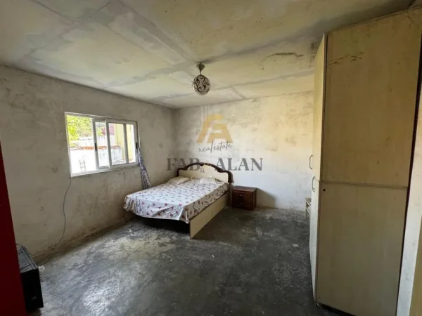 Tirane, shitet shtepi 1 Katshe , 90 m² 75.000 € (Yrshek)