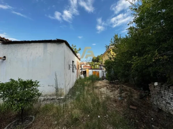 Tirane, shitet shtepi 1 Katshe , 90 m² 75.000 € (Yrshek)
