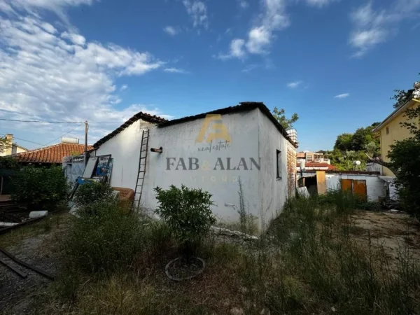 Tirane, shitet shtepi 1 Katshe , 90 m² 75.000 € (Yrshek)