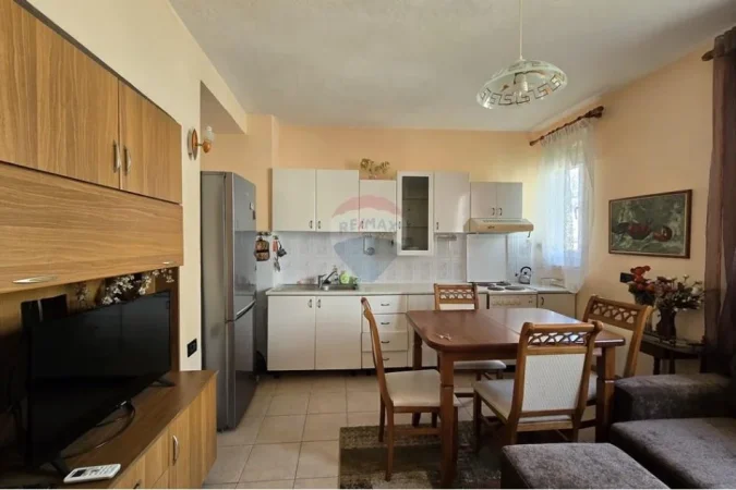 Tirane, jepet me qera 2+1 Kati 5, 64 m² 480 € 