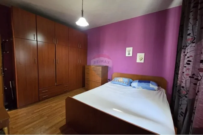 Tirane, jepet me qera 2+1 Kati 5, 64 m² 480 € 