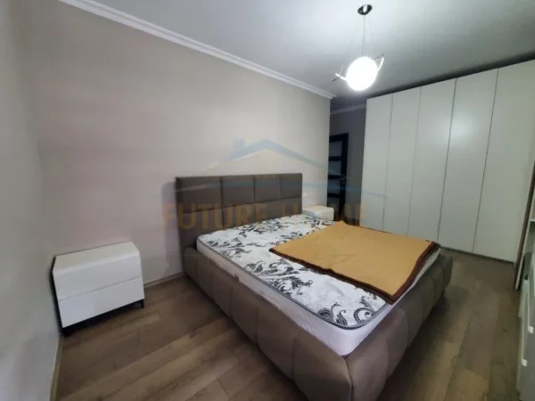 Tirane, jepet me qera apartament 2+1 Kati 4, 104 m² 450 € (PRANE RESTORANT FRESKUT)