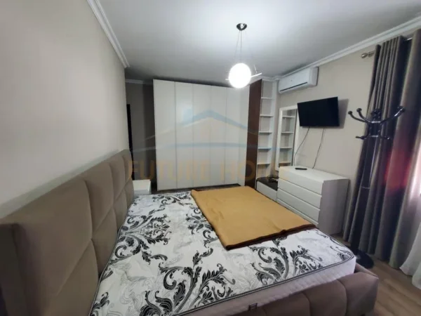 Tirane, jepet me qera apartament 2+1 Kati 4, 104 m² 450 € (PRANE RESTORANT FRESKUT)