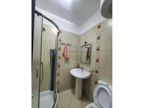Tirane, jepet me qera apartament 2+1 Kati 4, 104 m² 450 € (PRANE RESTORANT FRESKUT)