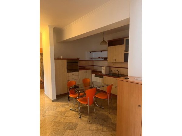 Tirane, jepet me qera apartament 2+1 Kati 9, 100 m² 600 € (Rruga e Kavajes)