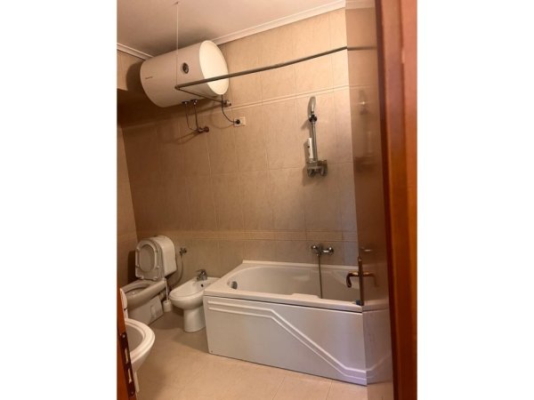 Tirane, jepet me qera apartament 2+1 Kati 9, 100 m² 600 € (Rruga e Kavajes)
