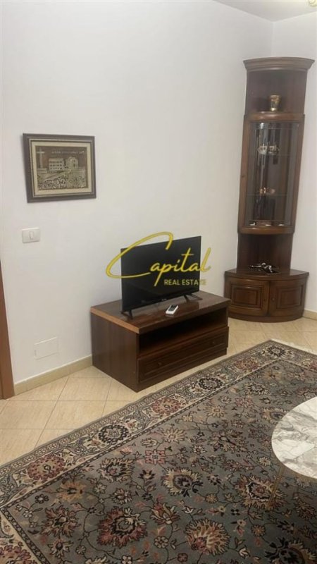 Tirane, jepet me qera apartament 1+1 Kati 3, 70 m² 500 € (ZOGU I ZI)