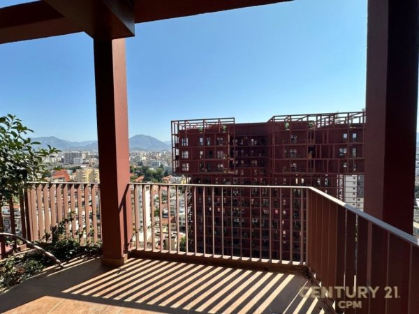 Tirane, jepet me qera apartament 1+1 Kati 15, 74 m² 900 € (Garden Building, Rruga e Kavajes)