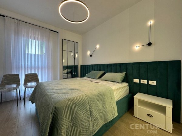 Tirane, jepet me qera apartament 1+1 Kati 15, 74 m² 900 € (Garden Building, Rruga e Kavajes)