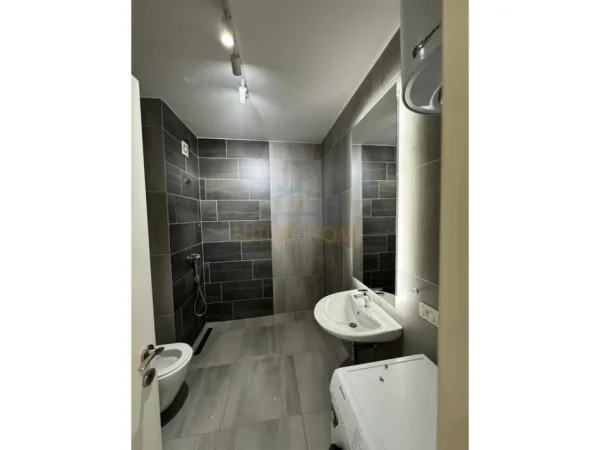 Tirane, jepet me qera apartament 2+1+Ballkon Kati 8, 107 m² 800 € (Rezidenca Future Home)  UNA56065