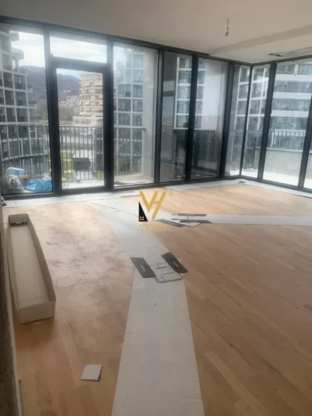 Tirane, jepet me qera zyre Kati 3, 158 m² 1.850 € (LAKE VIEW)