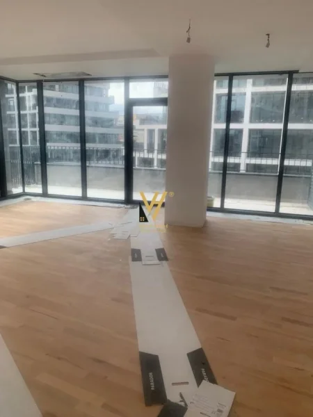 Tirane, jepet me qera zyre Kati 3, 158 m² 1.850 € (LAKE VIEW)