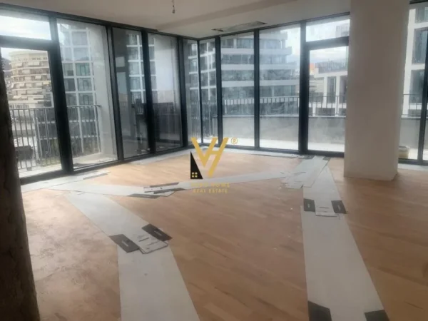 Tirane, jepet me qera zyre Kati 3, 158 m² 1.850 € (LAKE VIEW)