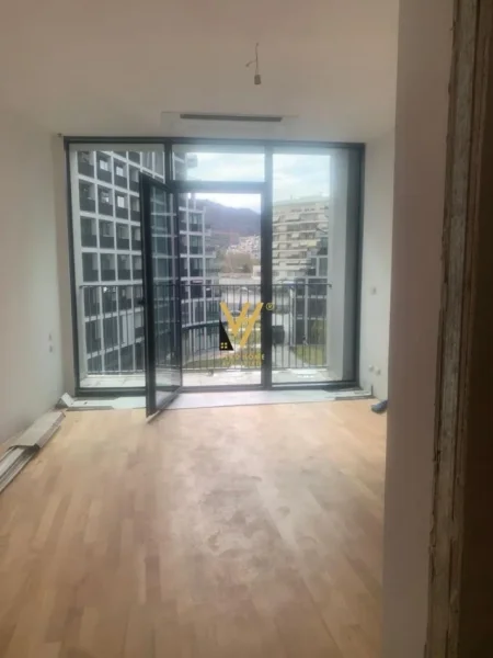 Tirane, jepet me qera zyre Kati 3, 158 m² 1.850 € (LAKE VIEW)