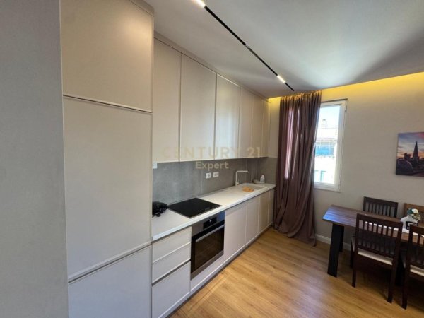 Tirane, jepet me qera apartament 1+1 Kati 6, 60 m² 700 € (Kopshti Botanik)