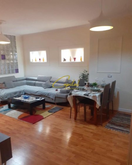 Tirane, jepet me qera apartament 1+1 Kati 3, 70 m² 620 € (ISH BLLOKU)