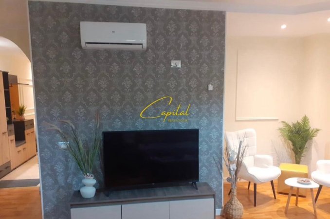 Tirane, jepet me qera apartament 1+1 Kati 3, 70 m² 620 € (ISH BLLOKU)