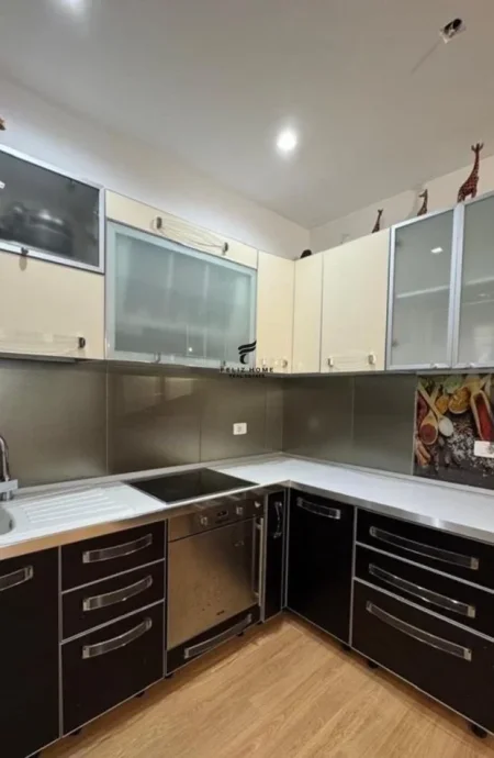 jepet me qera apartament 2+1 Kati 3, 105 m² 600 € (RRUGA RRAPO HEKALI)