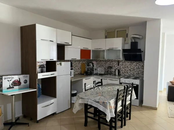 Tirane, jepet me qera apartament 2+1 Kati 5, 400 €