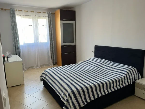 Tirane, jepet me qera apartament 2+1 Kati 5, 400 €