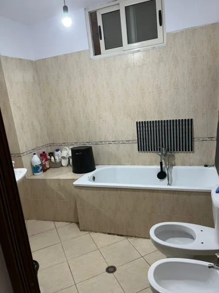 Tirane, jepet me qera apartament 2+1 Kati 5, 400 €
