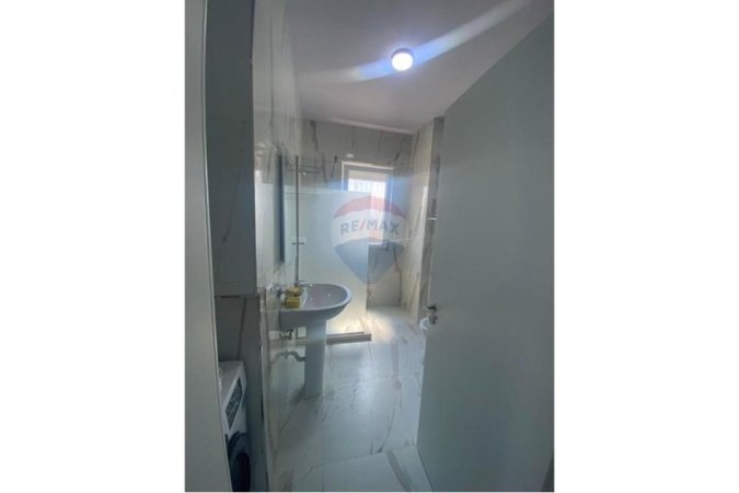 Tirane, jepet me qera apartament 1+1 Kati 9, 47 m² 500 € (Rruga Lucie Miloti)